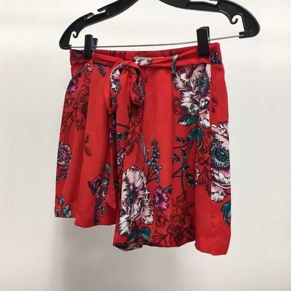 Floral Red Tie Waist Shorts - Picture 5 of 5